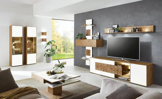HARTMANN Vitrine Caya Gesamtansicht – Kerneiche Umato massiv, 50x196x39 cm – HARTMANN