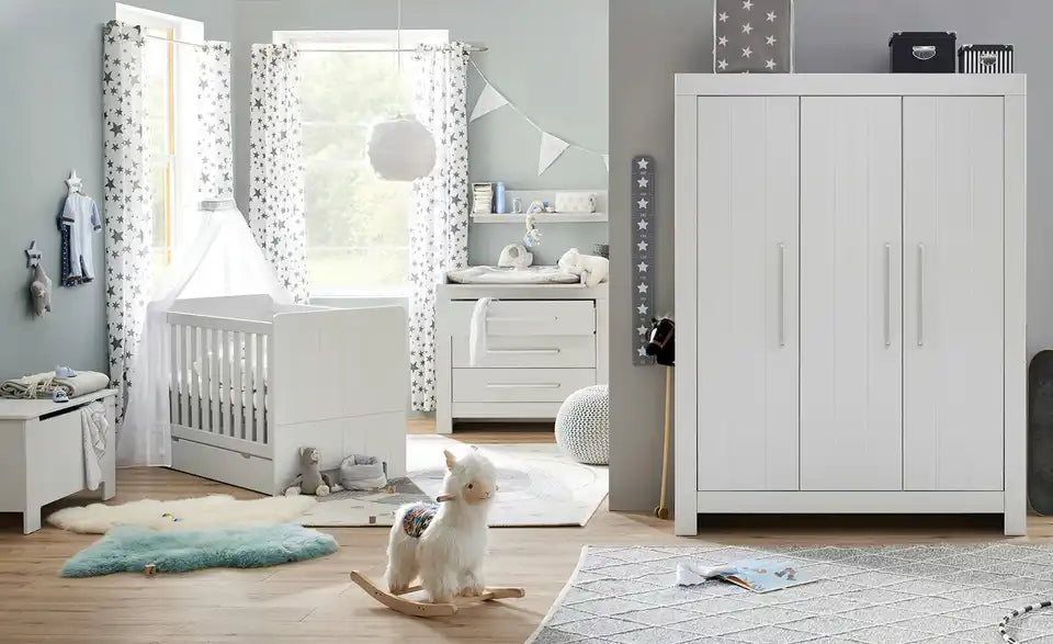 pinio Kleiderschrank Smilla Detailansicht Tür – Soft-Close-Funktion und lackierte Front – pinio
