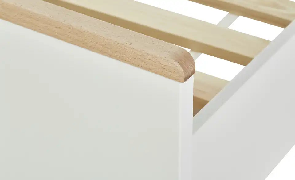 pinio Bett Soe Detailansicht Füße – Kunststofffüße Buche, Höhe 50 cm – pinio