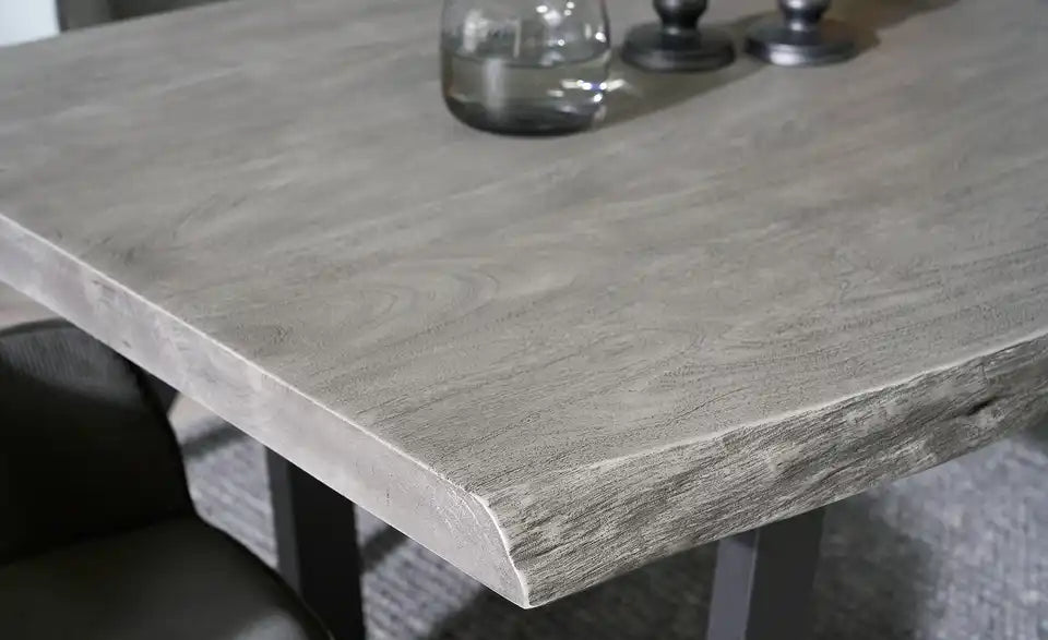 Dine + Mine Kufentisch SigNature One im Raum – Esstisch Unikat, modernes Design – Dine + Mine
