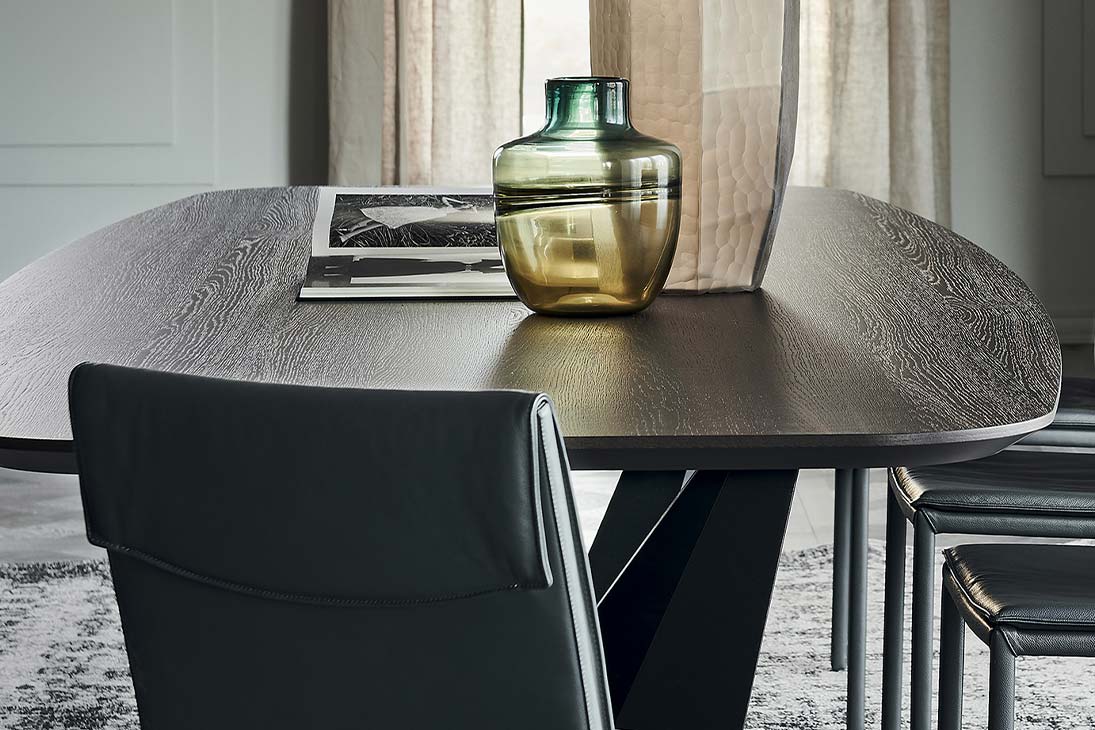 SKORPIO WOOD B Esstisch Rückenansicht – Holzplatte Eiche Verbrannt, Metallbasis – Cattelan Italia