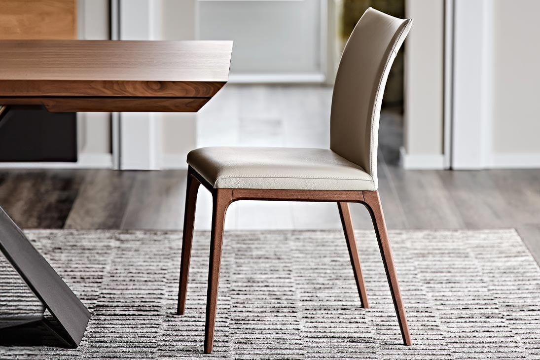 ARCADIA Stuhl Gesamtansicht – Bianco ECP01, Massivholz-Gestell – Cattelan Italia
