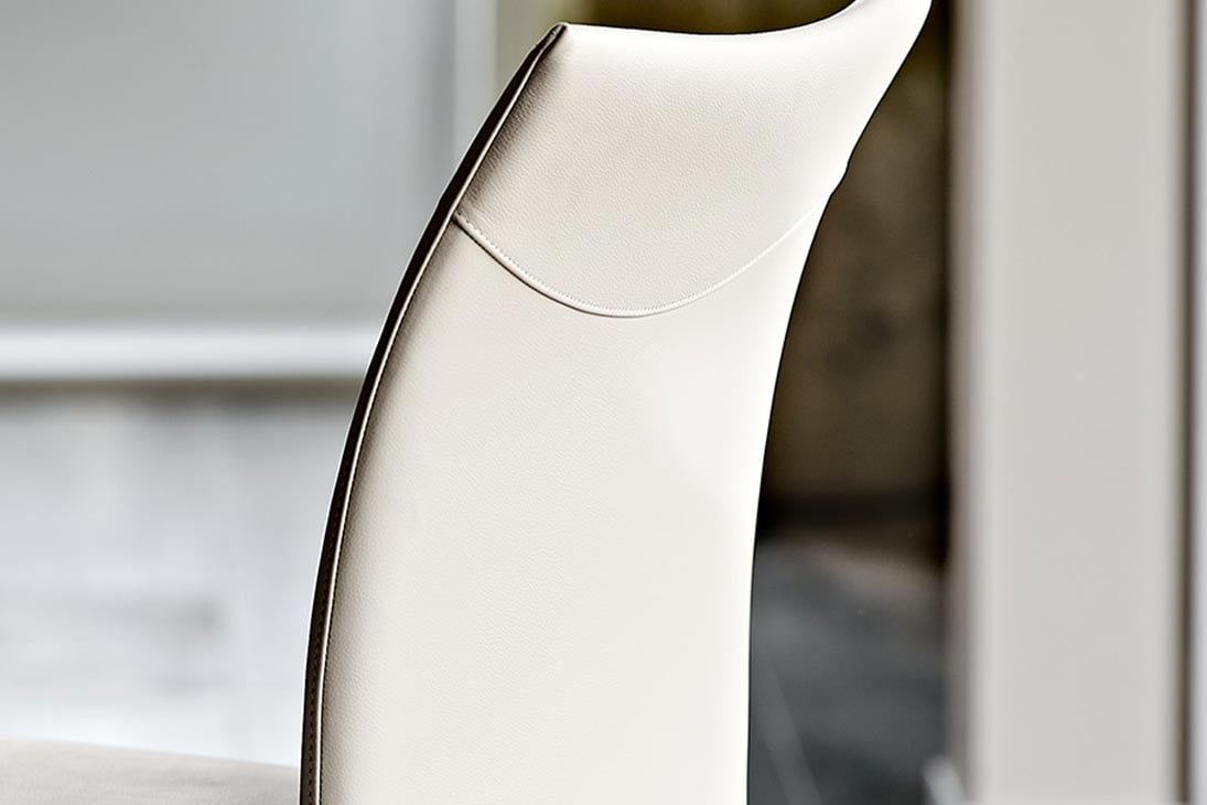 ARCADIA Stuhl Detailansicht Bein – Massivholz, präzise Verbindungen – Cattelan Italia