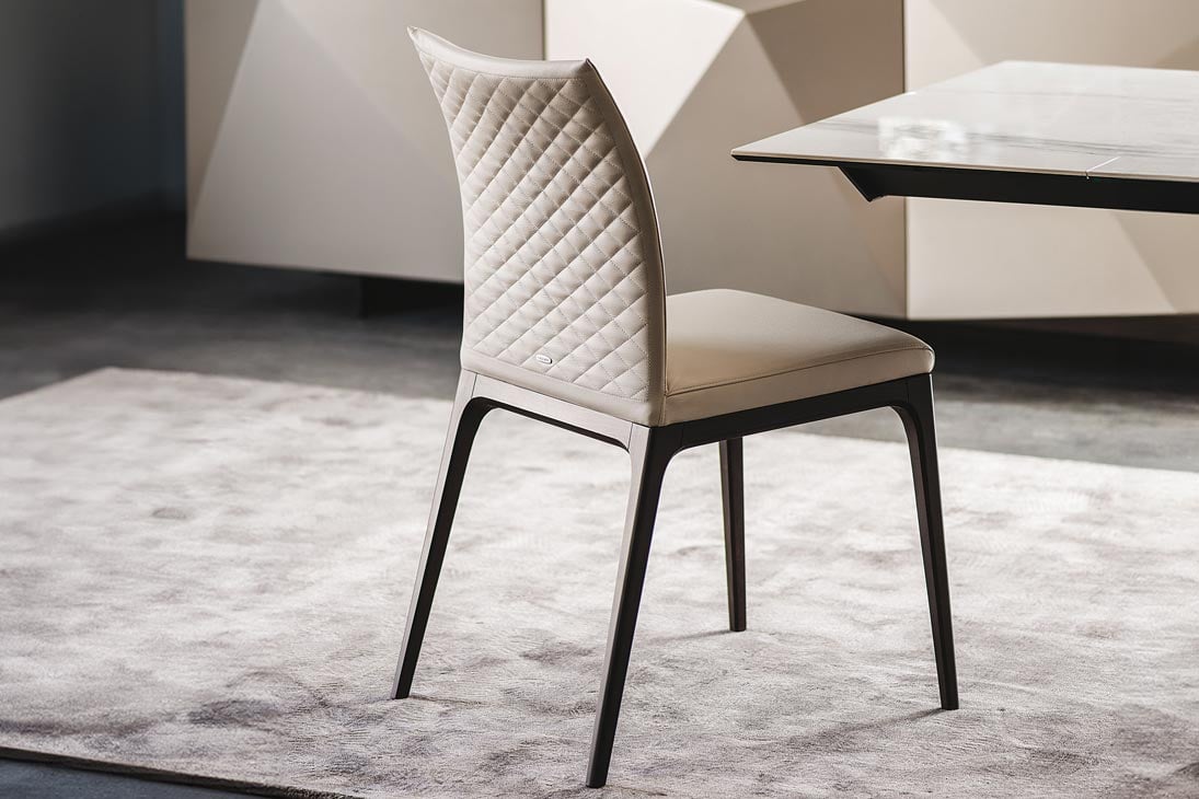 ARCADIA COUTURE Stuhl Gesamtansicht – Canaletto FNC, abgesteppte Rückenlehne – Cattelan Italia