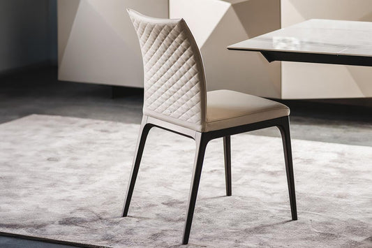 ARCADIA COUTURE Stuhl Gesamtansicht – Canaletto FNC, abgesteppte Rückenlehne – Cattelan Italia
