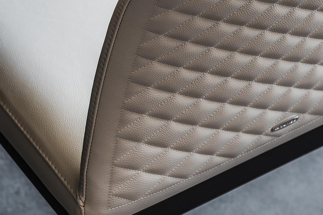 ARCADIA COUTURE Stuhl Nahaufnahme – edle Steppnähte, Canaletto FNC Holz – Cattelan Italia