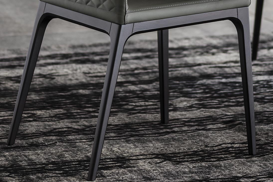 ARCADIA COUTURE Stuhl Schrägansicht – Designerstuhl für Esszimmer und Wohnzimmer – Cattelan Italia