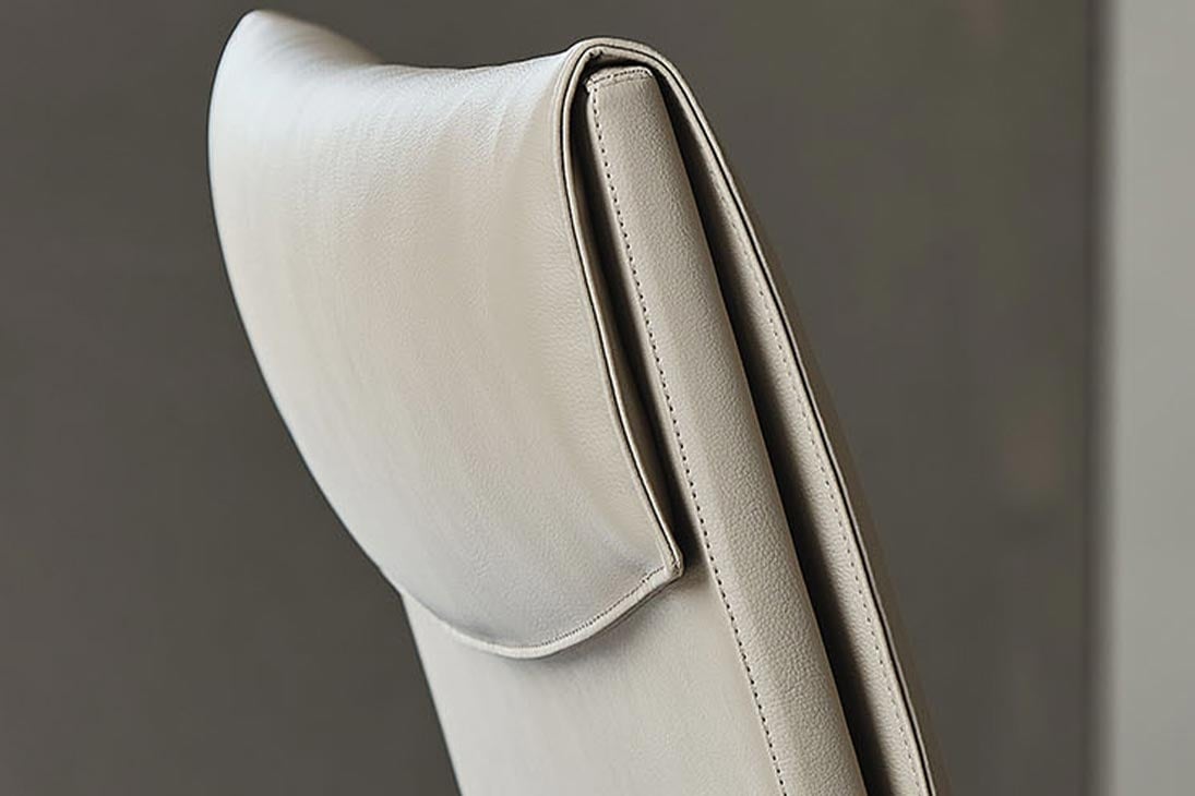 ISABEL ML Stuhl Schraegansicht – gepolsterte Rückenlehne, Farbe Graphite OP69 – Cattelan Italia