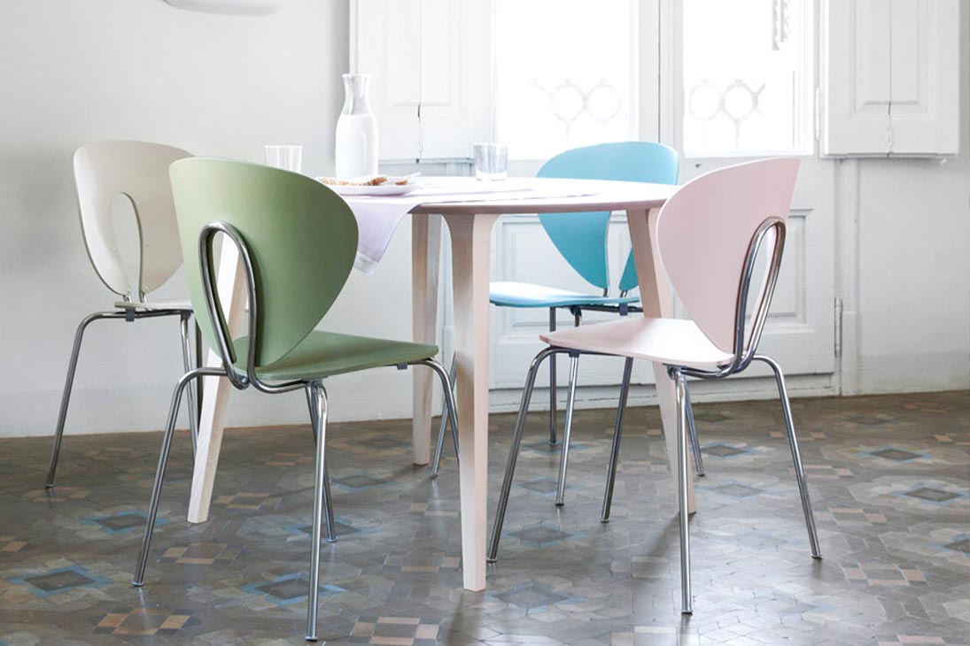 LAU ROUND Esstisch Schräganischt – runde Form, minimalistisch, Esche weiß – Stua
