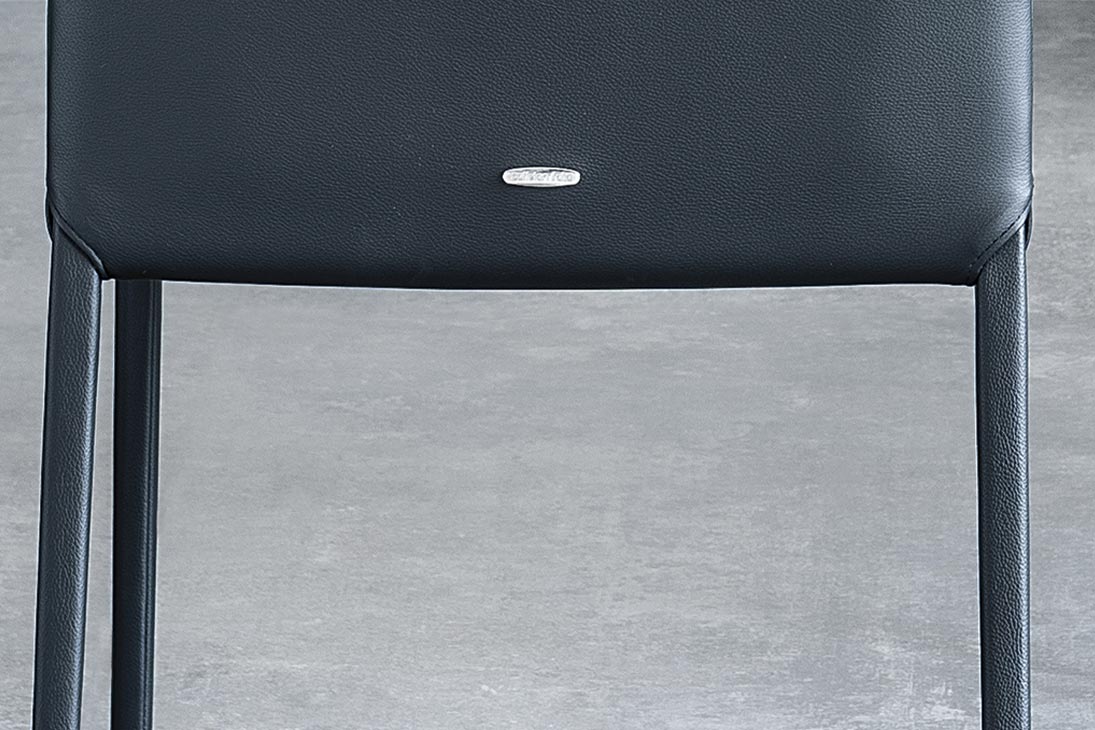 NORMA Stuhl Schraegansicht – Leder PVC/Polyester, 50.000 Martindale Scheuerbeständigkeit – Cattelan Italia