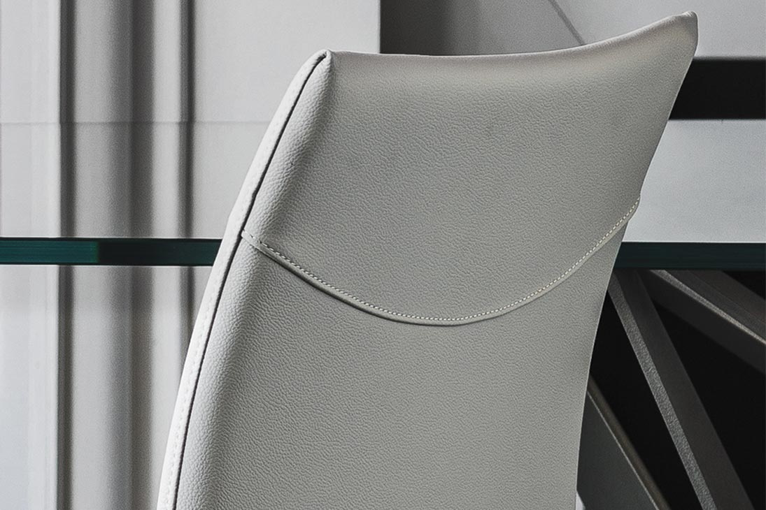 NORMA Stuhl Nahaufnahme Leder – Oberfläche Bianco col. ECP01, pflegeleichtes Leder – Cattelan Italia