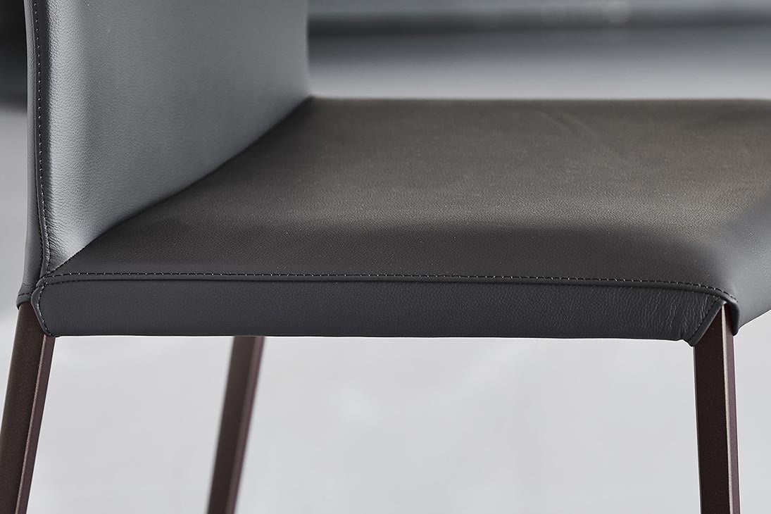 NORMA ML Stuhl Seitenansicht – Metallgestell mit Echtlederbezug Castoro – Cattelan Italia