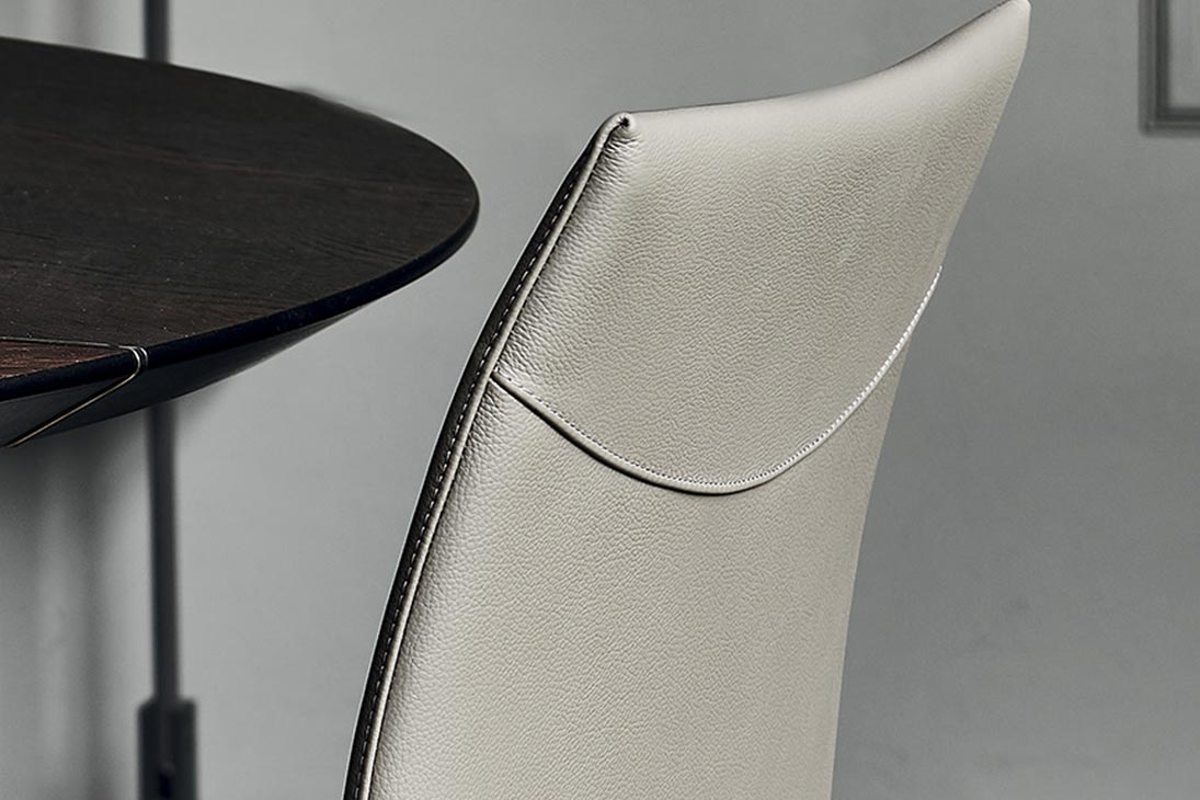 NORMA ML Stuhl Detailansicht Gestell – stabiles Metallgestell edelstahlfarben – Cattelan Italia