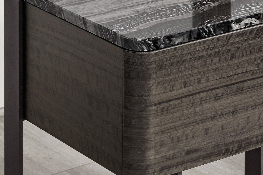 EFFETTO NOTTE Nachttisch Seitenansicht – gebogene Metallbeine, schwebendes Design – Arketipo