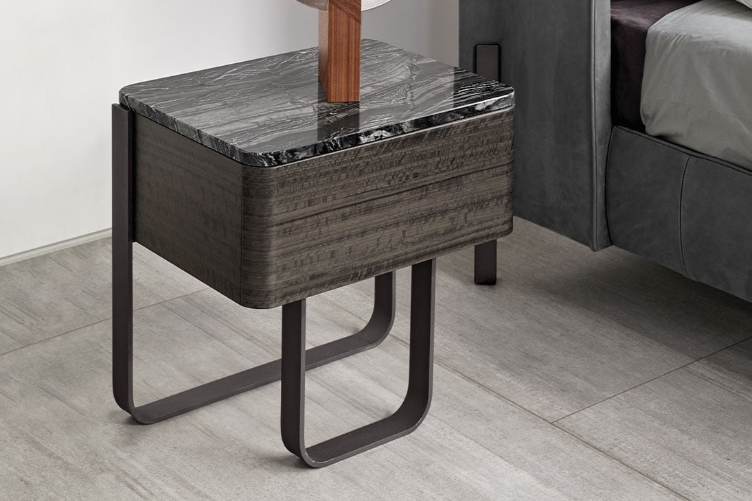 EFFETTO NOTTE Nachttisch Gesamtansicht – Marmor Arabesque Grey, Metallgestell – Arketipo
