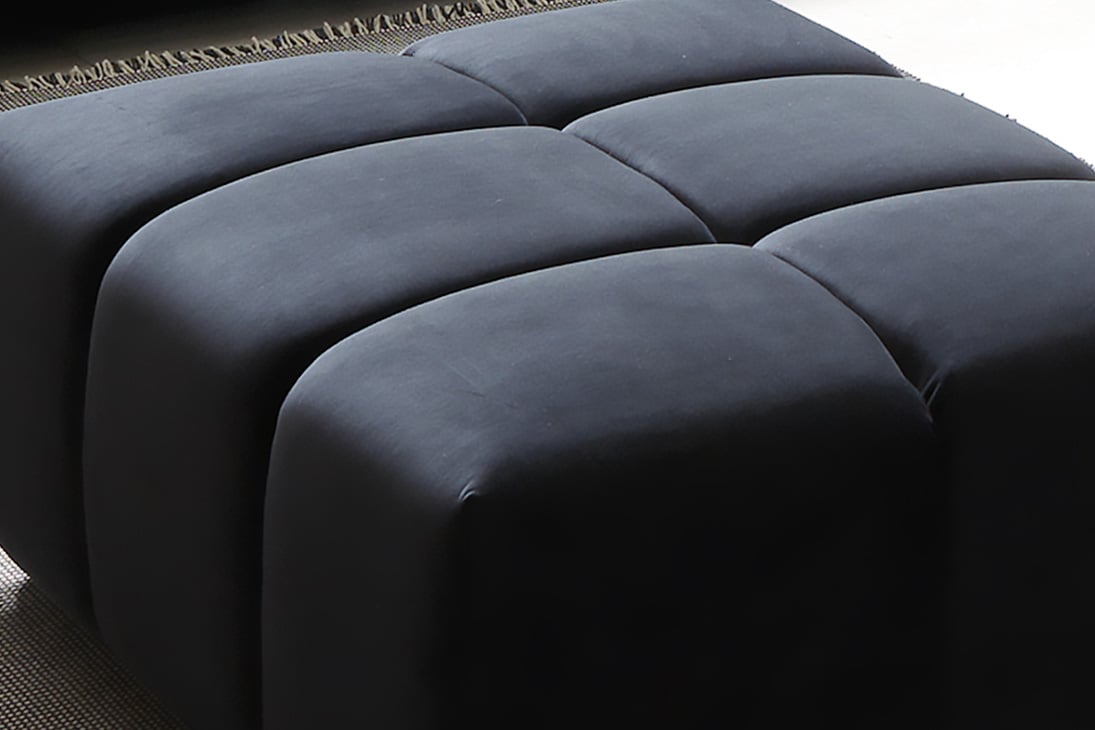 PALACE Hocker im Raum – modernes Wohnzimmer, vielseitig einsetzbar – LNC