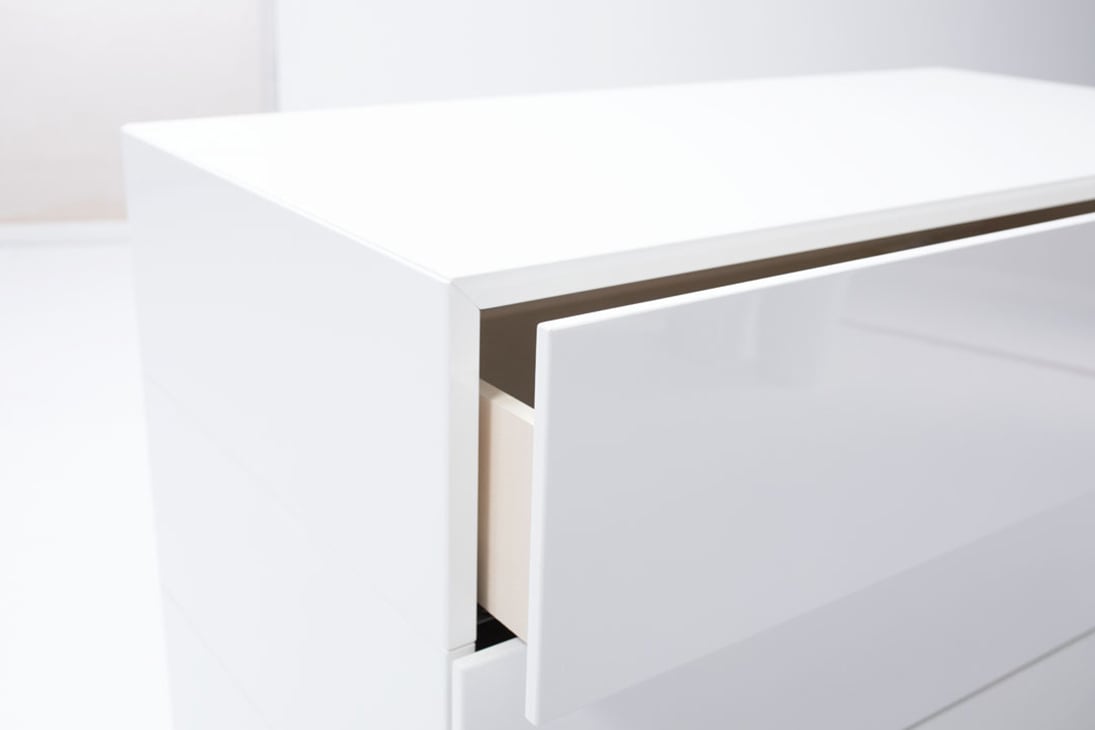 BRIX Kommode im Raum – Schlafzimmer Kommode Weiß glänzend, flexibel modular – Bensen