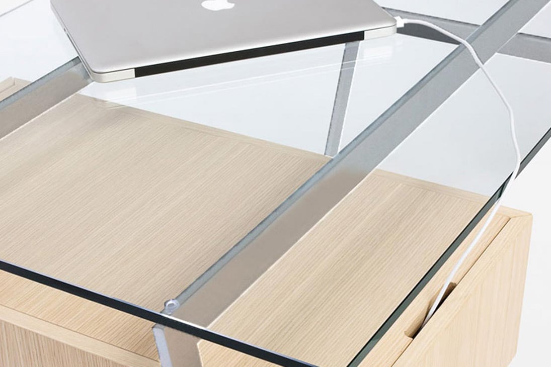 HOMEWORK Schreibtisch Detailansicht Schublade – Holzschublade mit Kabelmanagement – Bensen