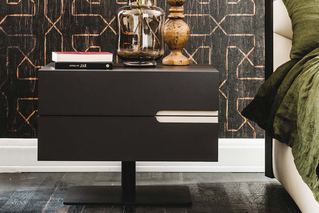 CIRO Nachttisch Schraegansicht – Ledereinsätze Oyster col. 947, Holzkorpus – Cattelan Italia