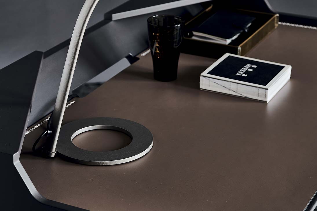QWERTY Schreibtisch Nahaufnahme Pad – edles Kernleder-Schreibpad, optimale Haptik – Cattelan Italia