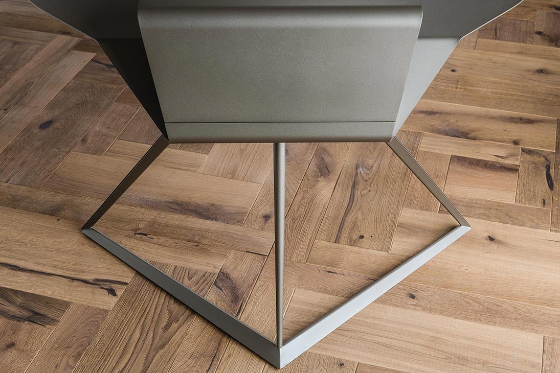 STORM Schreibtisch im Raum – Homeoffice Schreibtisch Leder Tortora, 118 x 73 cm – Cattelan Italia