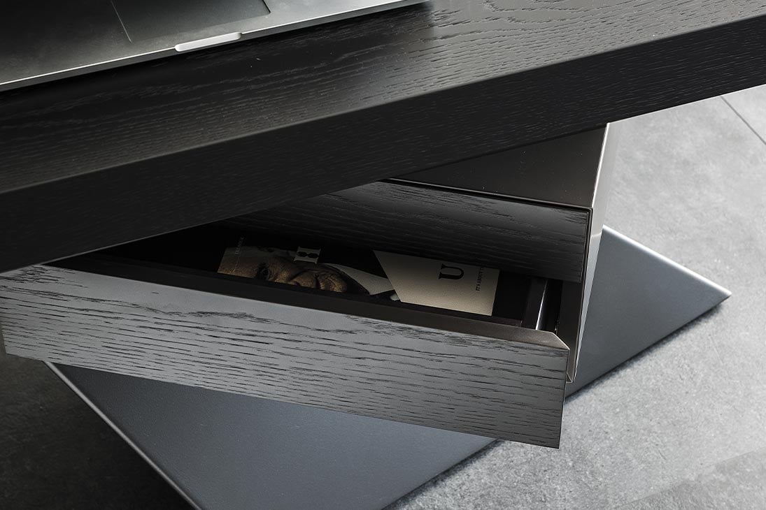 NASDAQ Bürotisch Gesamtansicht schräg – moderner Schreibtisch mit Designanspruch – Cattelan Italia