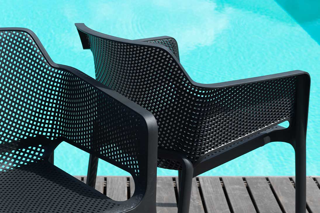 NET Gartenstuhl mit Armlehnen Kombination – Mehrere Stühle Senape auf Terrasse kombiniert – Nardi