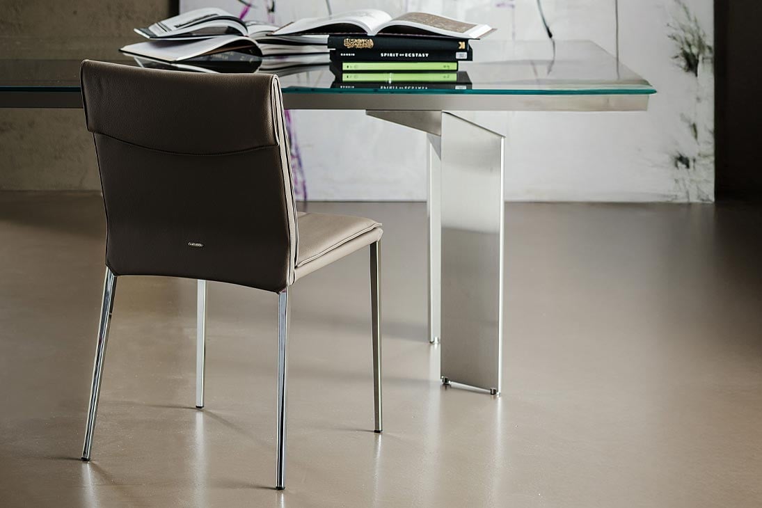ISABEL ML Stuhl von vorne – Esszimmerstuhl Graphite, klare Formensprache – Cattelan Italia