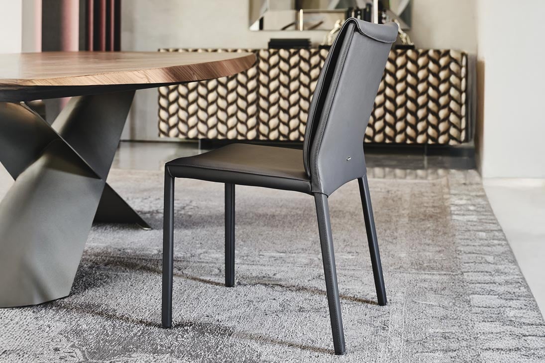 ITALIA Stuhl von vorne – großzügige Polsterung, Esszimmerstuhl 48x59x87 cm – Cattelan Italia