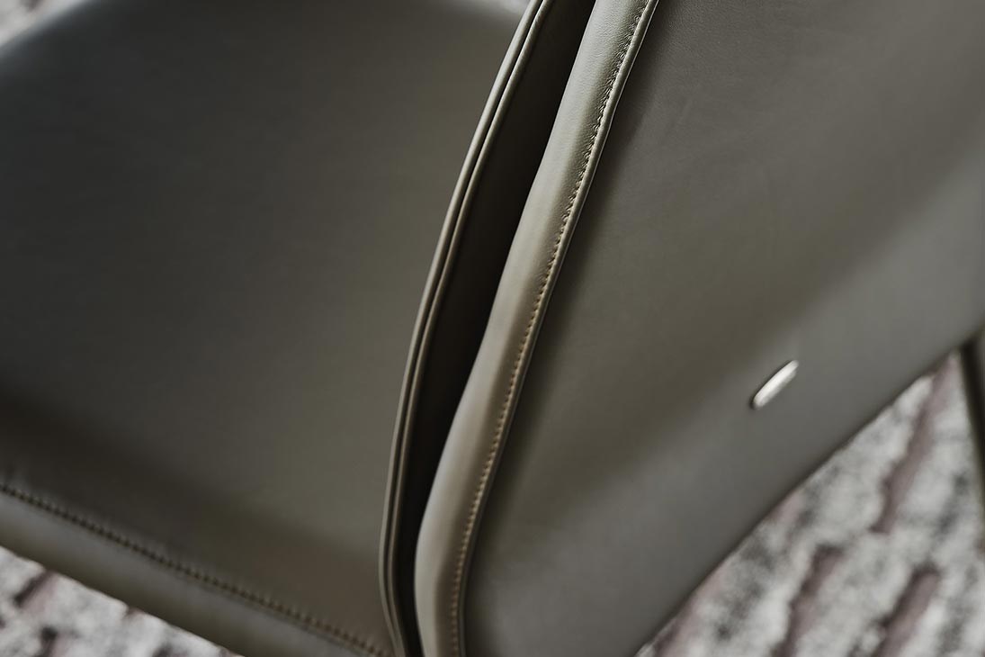 ITALIA Stuhl Rückansicht – klare Linien, ergonomische Form, Lino ECP48 – Cattelan Italia