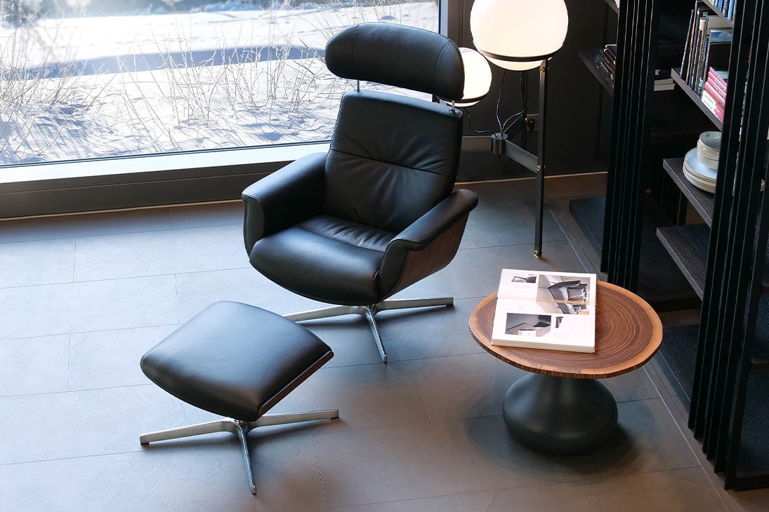 HOLLYWOOD Hocker Nahaufnahme Bezug – feinstes Leder, edle Haptik, pflegeleicht – Alberta