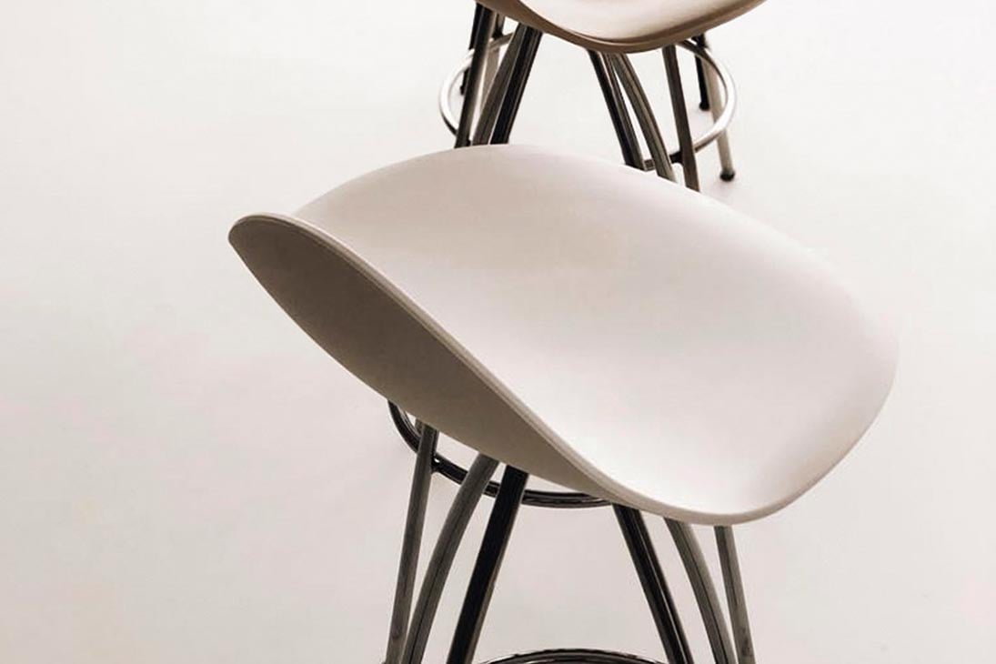 ONDA Barhocker Nahaufnahme Material – Kontrastfarbe Gummibeschichtung auf Schale – Stua