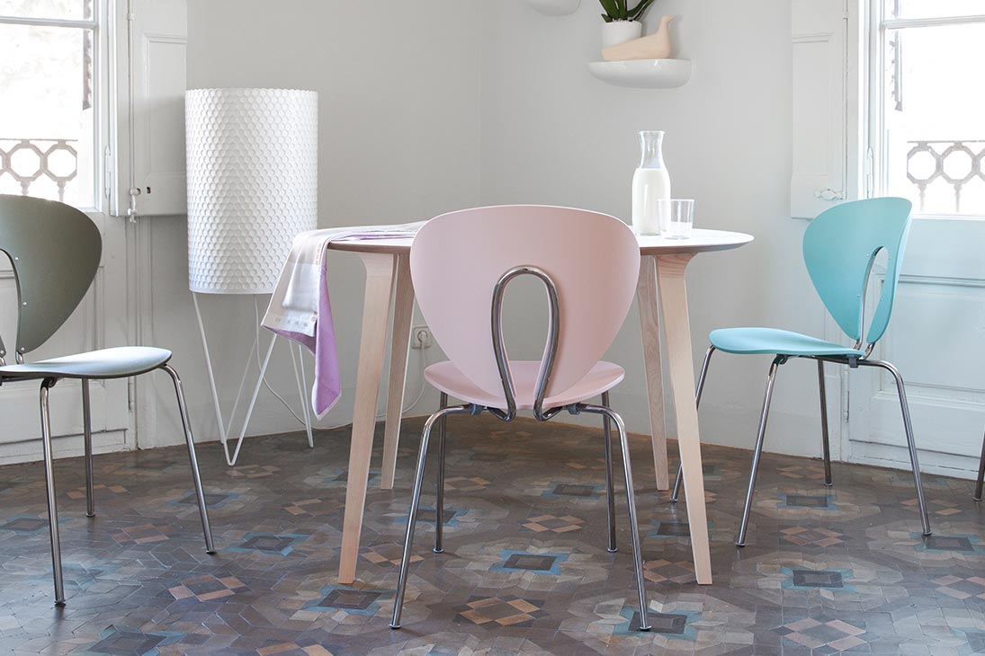 LAU ROUND Esstisch Detailansicht Material – Esche weiß, langlebig, nachhaltig – Stua