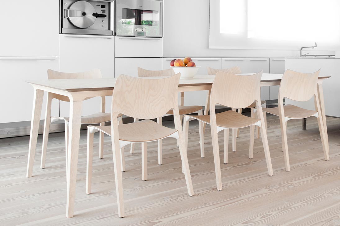LAU RECTANGLE Esstisch Schrägansicht – modernes Esszimmermöbel aus hochwertigem Holz – Stua