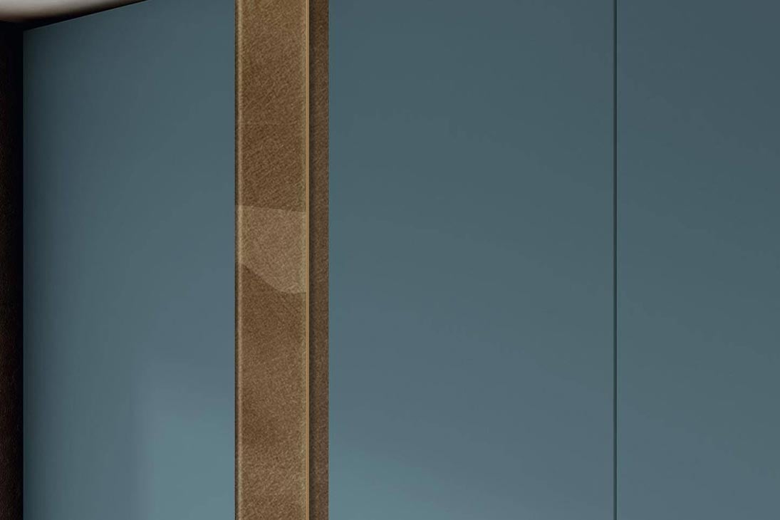 N.O.W. GROOVE Kleiderschrank Seitenansicht – Tiefe 62 cm, Höhe 243 cm, Holzausführung – Lago