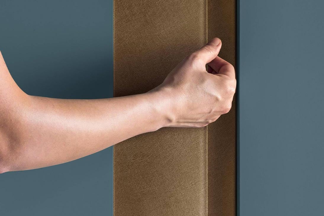 N.O.W. GROOVE Kleiderschrank Detailansicht Frontstreifen – Farbkontraste mit 1,5 cm Abstand planbar – Lago