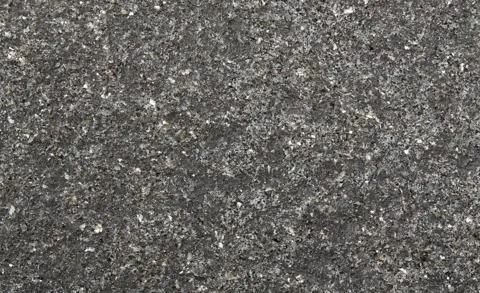 Jette Home Hängeschrank Stone Schrägeansicht – schwarzer Metallgriff, LED-Beleuchtung – Jette Home