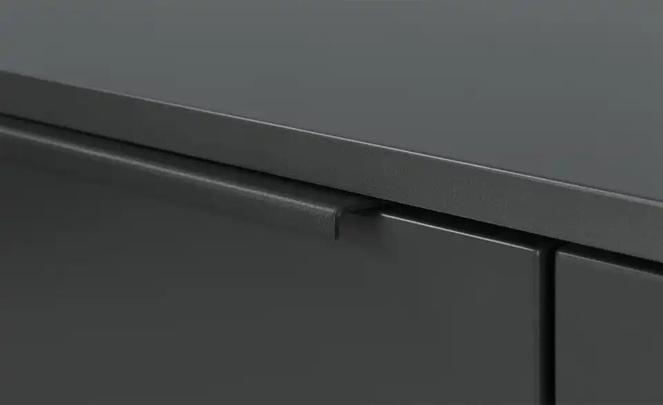 Jette Home Lowboard Stone Detailansicht – Frontabsetzung aus Stein, schwarze Griffleiste – Jette Home