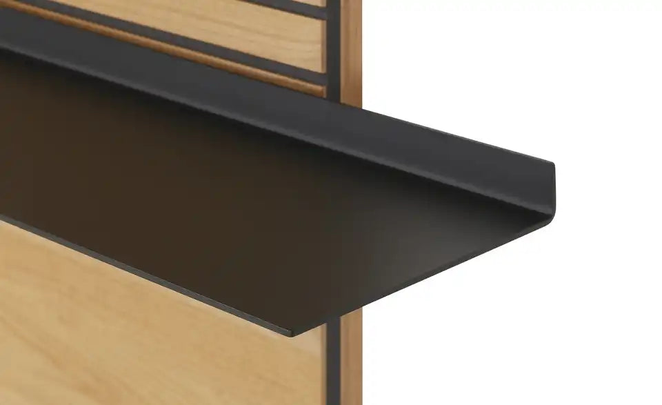 WÖSTMANN Wohnwand WM 2320 Schrägsicht Vitrine – 47x206 cm, Erle-Lamellen-Akzent – WÖSTMANN