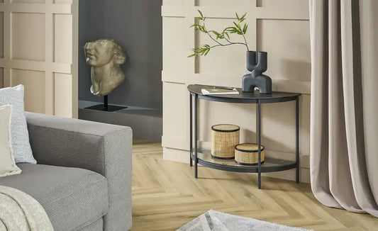 Jette Home Beistelltisch Scale Gesamtansicht – Keramik-Glasplatte Grau, Metallgestell schwarz – Jette Home