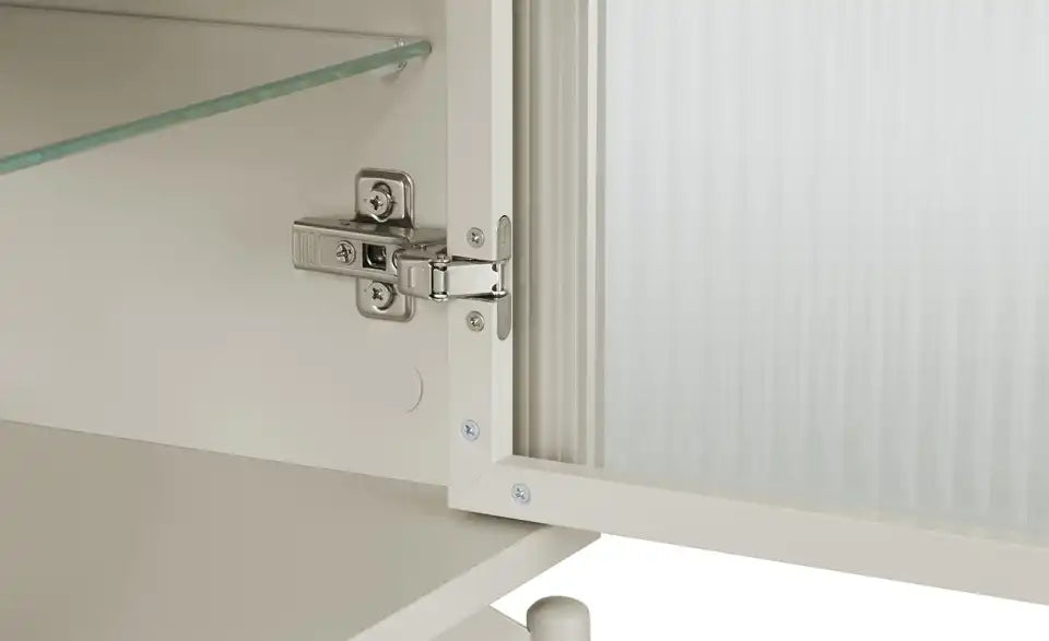 Love it TV-Lowboard Flumeri Detailansicht Front – grifflos, Holzwerkstoff mit Glas – Love it