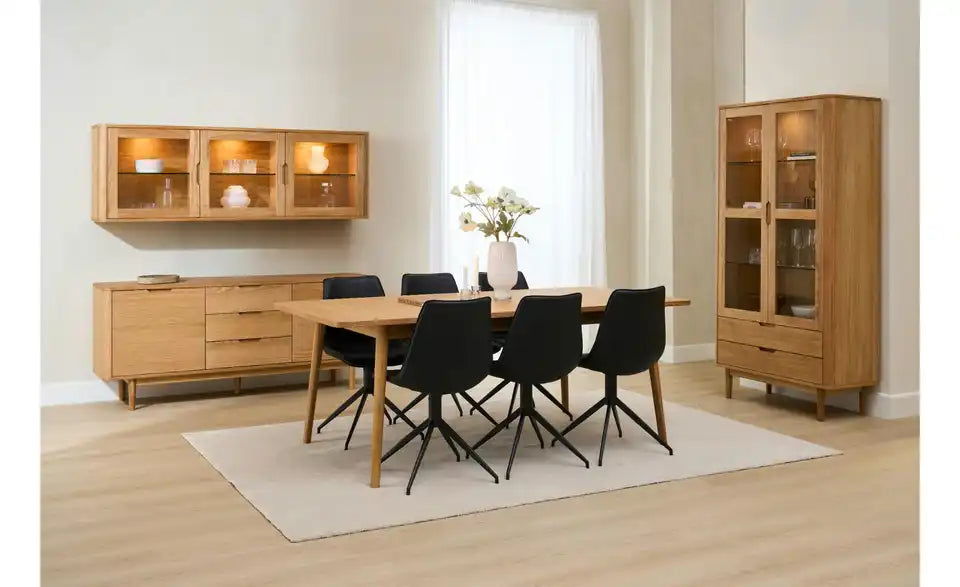 Furnhouse Hängevitrine Gesamtansicht – Eiche Massivholz, 180x60 cm, Beleuchtung – Furnhouse