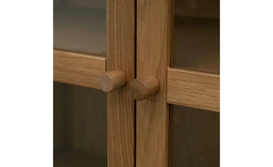Furnhouse Highboard Detailansicht Tür – gehärtetes Glas mit Eiche Furnier – Furnhouse