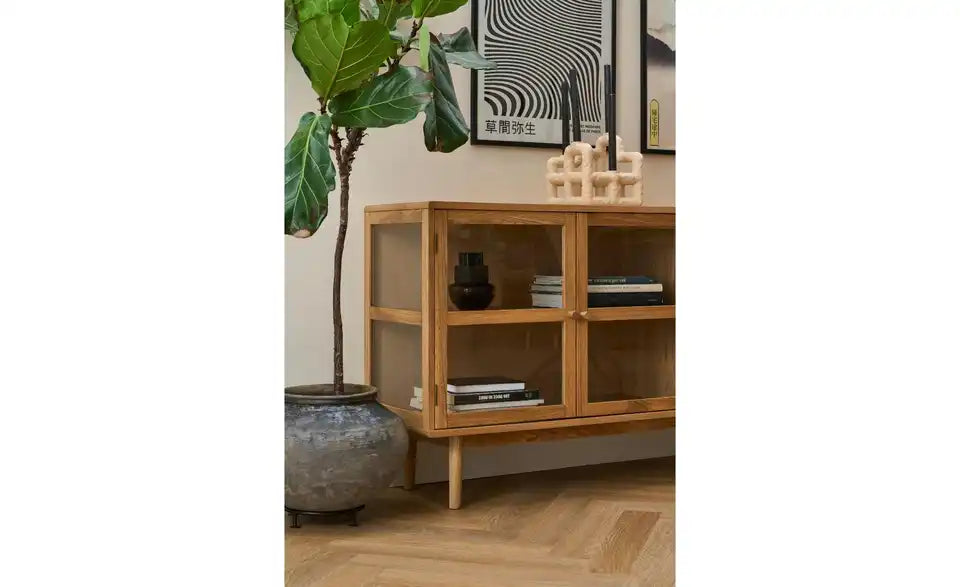 Furnhouse Sideboard im Raum – Eiche MDF Rückwand, 4-Fußgestell – Furnhouse