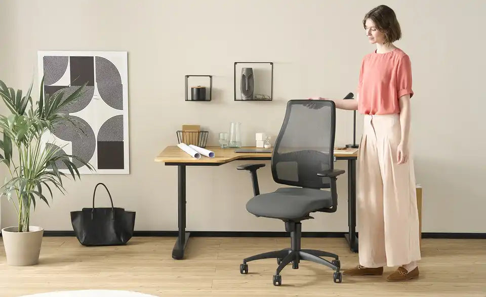 home worx Büro-Drehstuhl HWO Nahaufnahme Sitz – Softpad-Armauflage, Flachgewebe Grau – home worx