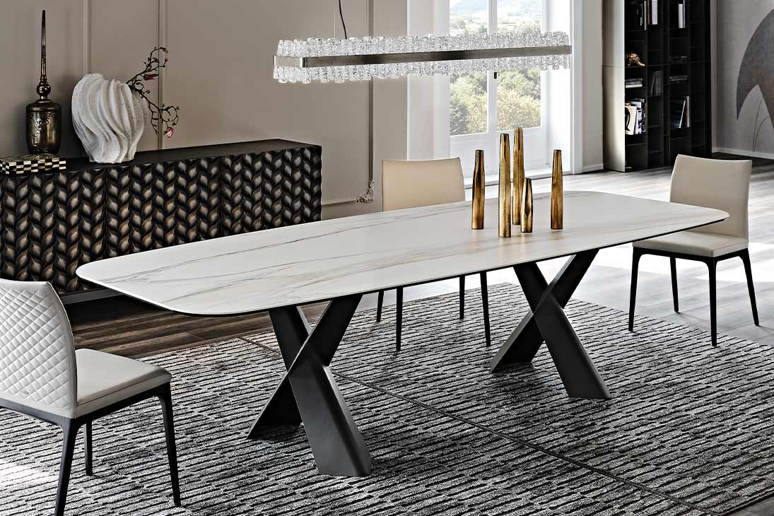 MAD MAX KERAMIK Esstisch Gesamtansicht – Keramik Marmoroptik Graphit, gekreuzte Metallbeine – Cattelan Italia