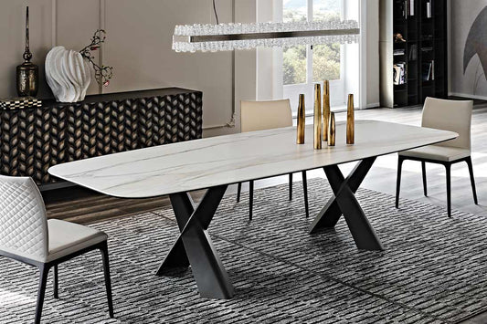 MAD MAX KERAMIK Esstisch Gesamtansicht – Keramik Marmoroptik Graphit, gekreuzte Metallbeine – Cattelan Italia
