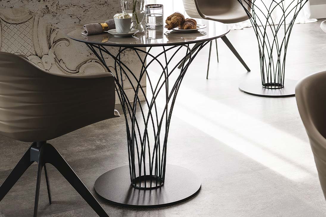 NIDO KERAMIK Bistrotisch im Raum – luxuriöses Ambiente, modernes Wohnzimmer – Cattelan Italia