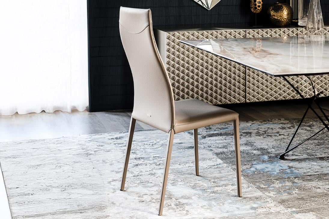 NORMA Stuhl Detailansicht Beine – Stuhlbeine vollständig lederbezogen, edle Optik – Cattelan Italia