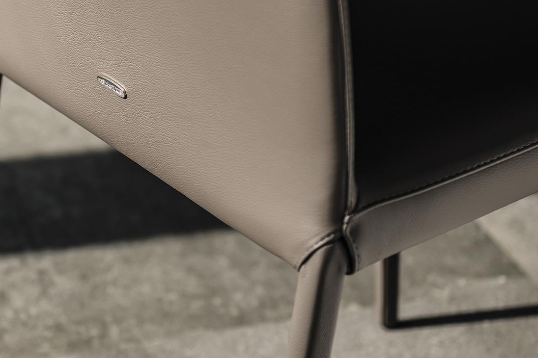 NORMA Stuhl von vorne – frontale Ansicht Bianco, nobles Design – Cattelan Italia